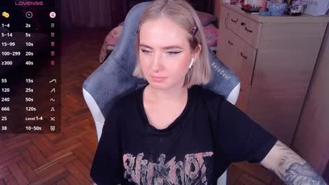 Snapshot of shyfoxxxy chatting on January 2025 12:22:01 AM Effie online show from January 2025 12:22:01 AM