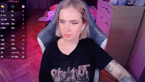 Snapshot of shyfoxxxy chatting on January 2025 09:26:02 PM Effie online show from January 2025 09:26:02 PM