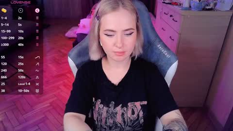 Snapshot of shyfoxxxy chatting on January 2025 12:47:02 PM Effie online show from January 2025 12:47:02 PM