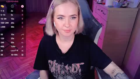 Snapshot of shyfoxxxy chatting on January 2025 03:48:01 PM Effie online show from January 2025 03:48:01 PM