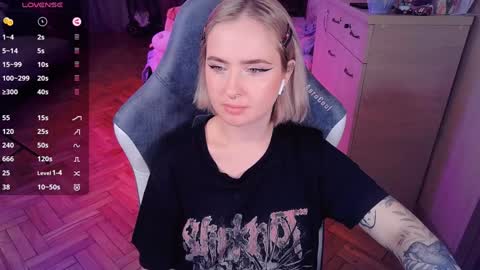 Snapshot of shyfoxxxy chatting on January 2025 05:23:01 PM Effie online show from January 2025 05:23:01 PM