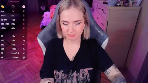 Snapshot of shyfoxxxy chatting on January 2025 05:45:02 PM Effie online show from January 2025 05:45:02 PM