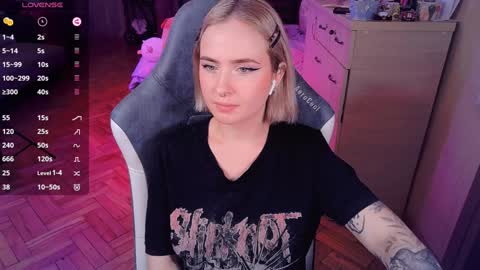 Snapshot of shyfoxxxy chatting on January 2025 08:59:01 PM Effie online show from January 2025 08:59:01 PM