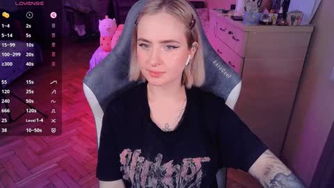 Snapshot of shyfoxxxy chatting on January 2025 06:10:01 PM Effie online show from January 2025 06:10:01 PM