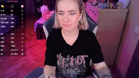 Snapshot of shyfoxxxy chatting on January 2025 01:27:01 AM Effie online show from January 2025 01:27:01 AM