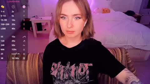 Snapshot of shyfoxxxy chatting on March 2025 03:48:02 PM Effie online show from March 2025 03:48:02 PM