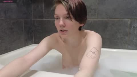 Snapshot of shyohiogirl chatting on February 2025 07:36:02 AM Hippie online show from February 2025 07:36:02 AM