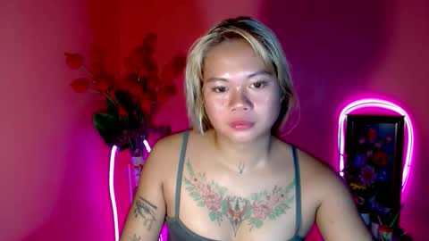 Snapshot of shytypegirl_uwuwxx69 chatting on September 2025 06:43:02 PM via online show from September 2025 06:43:02 PM