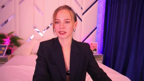 shyysiren online show from October 2025 02:18:02 PM