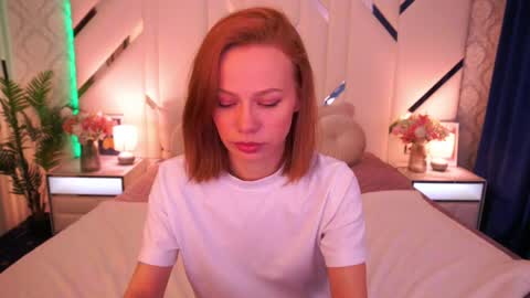Snapshot of shyysiren chatting on April 2026 06:44:02 AM shyysiren online show from April 2026 06:44:02 AM