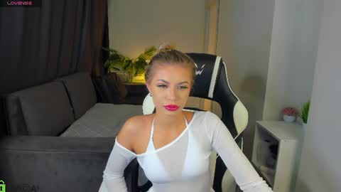 Snapshot of sidny_beth chatting on June 2026 09:41:02 AM Sidny online show from June 2026 09:41:02 AM