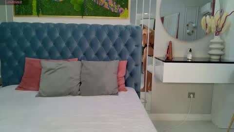 Sienna online show from January 2026 05:12:02 AM