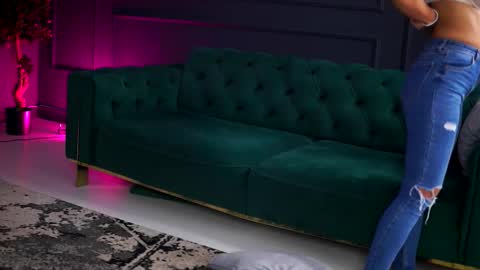 Sienna online show from September 2025 10:31:02 AM