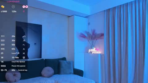 Sienna online show from October 2025 06:26:02 PM