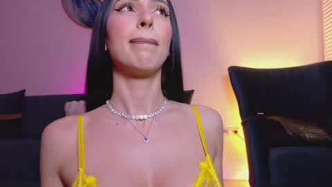 Sienna online show from May 2026 07:23:02 PM