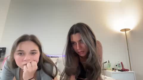 Snapshot of siensky chatting on July 2026 09:17:02 PM Sienna online show from July 2026 09:17:02 PM
