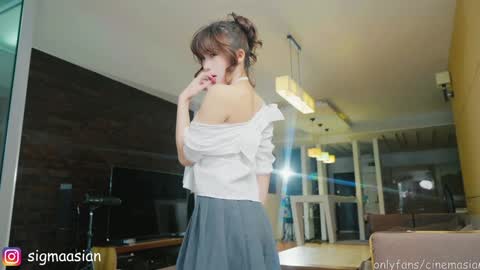 OF   instagram sigmaasian twitter sigmasian online show from February 2025 04:14:02 AM