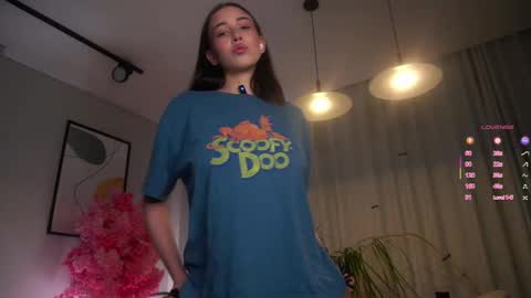 Eva  online show from November 2025 11:22:01 AM