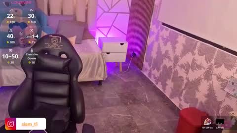 Siiam Tay online show from October 2025 03:29:02 AM