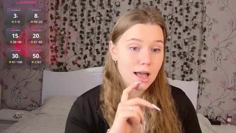 Chloe online show from October 2025 05:04:02 AM