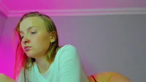 Snapshot of silky_huzelnut chatting on October 2025 07:09:02 PM Mila online show from October 2025 07:09:02 PM