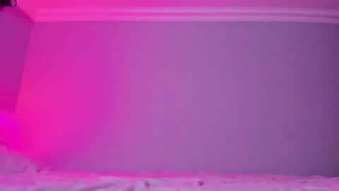 Snapshot of silky_huzelnut chatting on November 2025 07:40:01 AM Mila online show from November 2025 07:40:01 AM