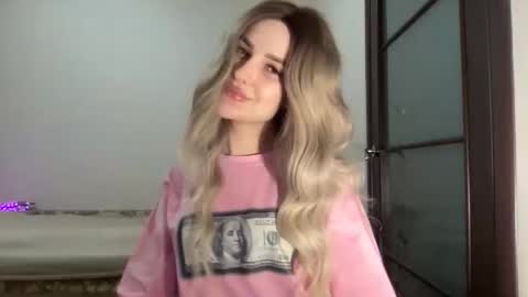 Snapshot of silkybabe19 chatting on December 2025 01:25:01 AM silkybabe19 online show from December 2025 01:25:01 AM