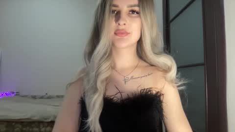 Snapshot of silkybabe19 chatting on December 2025 09:31:02 PM silkybabe19 online show from December 2025 09:31:02 PM