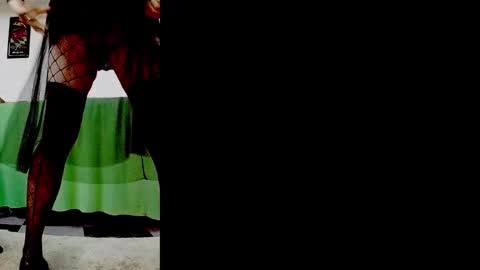 Snapshot of silkylonglegsluv chatting on November 2025 10:53:02 PM Silky Long Legs online show from November 2025 10:53:02 PM