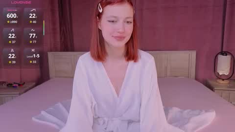 silly___woman online show from December 2025 02:02:02 PM