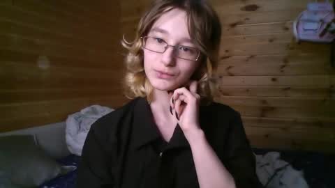 Snapshot of silvadevil chatting on May 2026 09:21:02 PM Kate online show from May 2026 09:21:02 PM