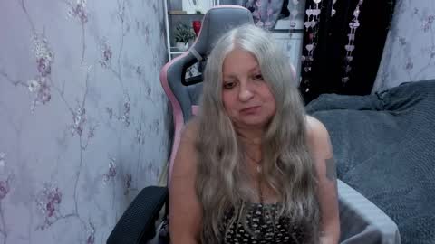 silver_moon_light online show from September 2025 10:10:02 PM