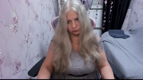 silver_moon_light online show from September 2025 09:15:02 PM