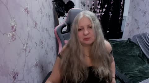 silver_moon_light online show from November 2025 09:58:01 PM