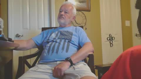 Snapshot of silverdaddy_1955 chatting on April 2026 12:25:02 PM Daddy Bear online show from April 2026 12:25:02 PM