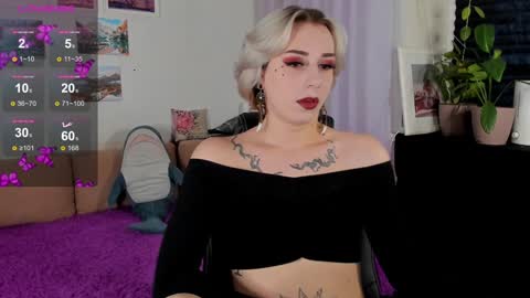 Snapshot of silverfoxxxxy chatting on December 2024 08:23:02 AM Maksi online show from December 2024 08:23:02 AM