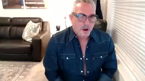 Snapshot of silveroli187 chatting on November 2025 04:18:02 PM silveroli187 online show from November 2025 04:18:02 PM