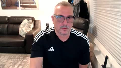 Snapshot of silveroli187 chatting on December 2025 03:51:02 PM silveroli187 online show from December 2025 03:51:02 PM