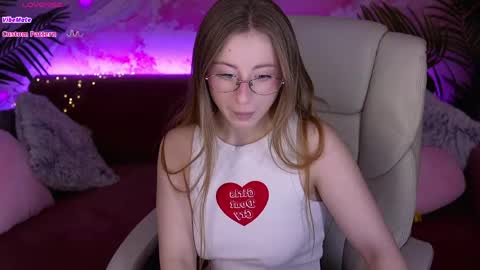 Snapshot of silverrmoon chatting on March 2026 07:16:02 AM Kristina Kris online show from March 2026 07:16:02 AM