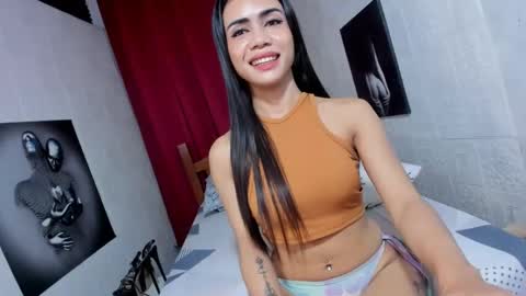 Snapshot of silviahotline911 chatting on January 2025 08:07:01 PM Path online show from January 2025 08:07:01 PM