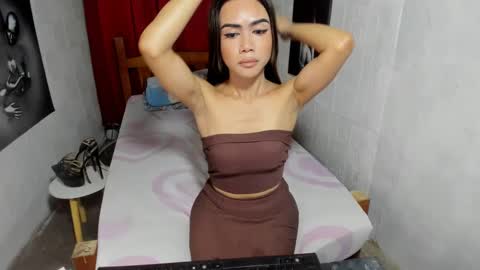 Snapshot of silviahotline911 chatting on February 2025 06:02:02 AM Path online show from February 2025 06:02:02 AM