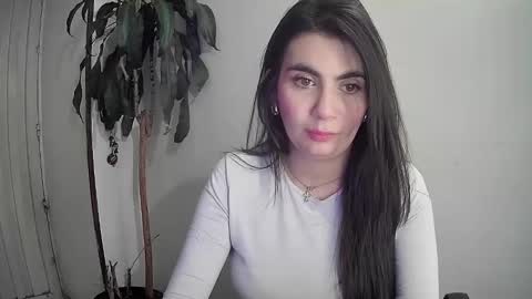Snapshot of silviecollins chatting on December 2024 01:05:01 AM Silvie online show from December 2024 01:05:01 AM