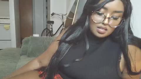 Simin Fox online show from October 2025 12:38:01 AM