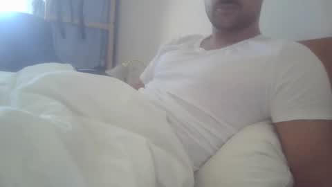 Snapshot of simml98 chatting on April 2026 11:43:01 AM Sam online show from April 2026 11:43:01 AM