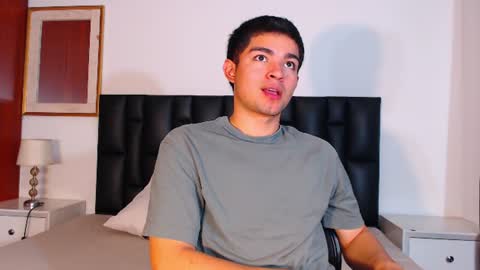 Snapshot of simon__lambert chatting on June 2026 05:12:02 PM simon__lambert online show from June 2026 05:12:02 PM