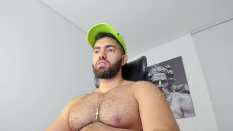 simon_leon01 online show from June 2026 11:18:02 PM