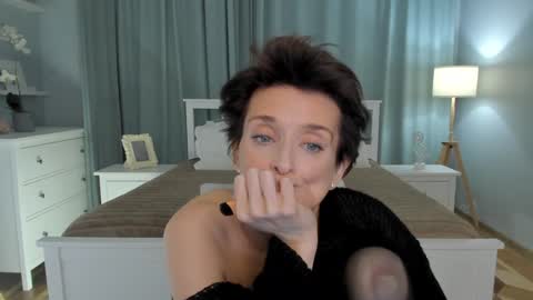 Simona  online show from December 2024 01:43:02 PM