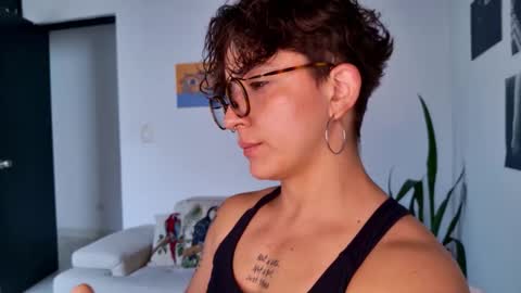 Sim. online show from November 2025 06:30:01 PM