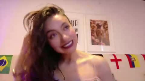 Snapshot of simone_feral chatting on June 2026 12:09:02 PM simone_feral online show from June 2026 12:09:02 PM