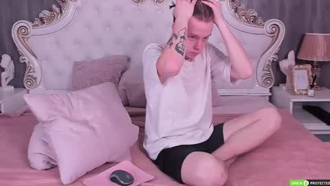 Snapshot of simonwarner chatting on March 2026 04:51:01 AM Simon online show from March 2026 04:51:01 AM